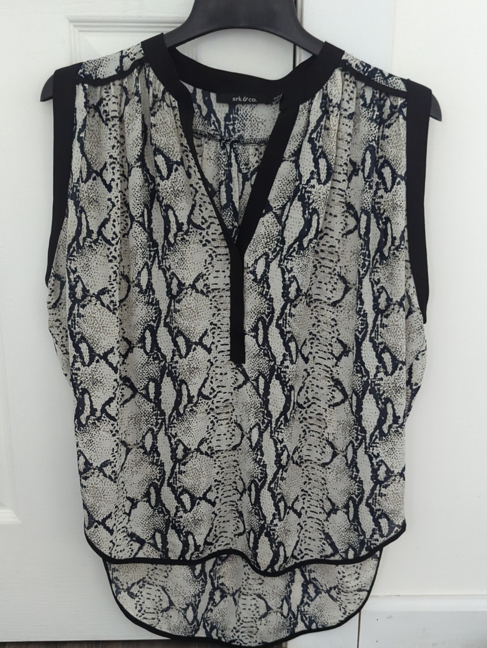 Ark & Co Women's Snakeskin Pattern Oversized Size S